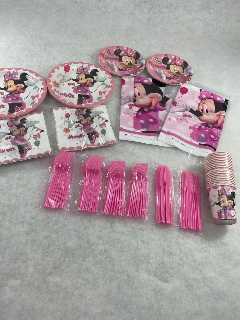 Disney Minnie Mouse Pink Party Tableware Set